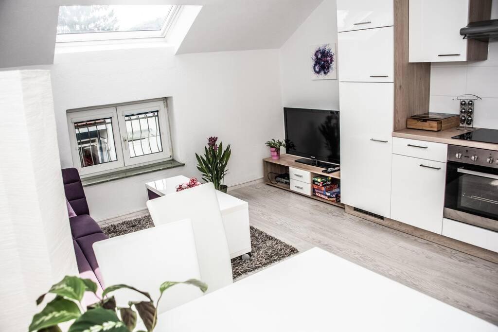 Apartment Pouringraz Fuer Kunst- Und Tennisliebhaber Екстериор снимка