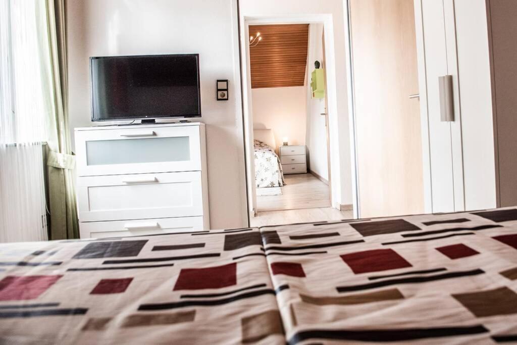 Apartment Pouringraz Fuer Kunst- Und Tennisliebhaber Екстериор снимка