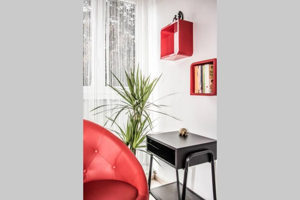 Apartment Pouringraz Fuer Kunst- Und Tennisliebhaber Екстериор снимка