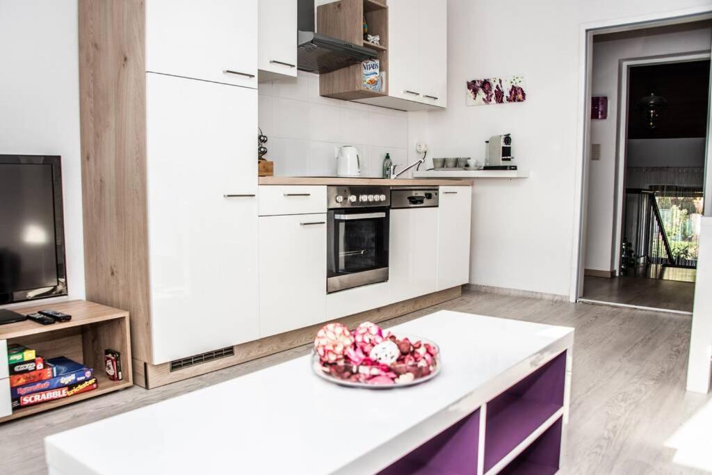 Apartment Pouringraz Fuer Kunst- Und Tennisliebhaber Екстериор снимка